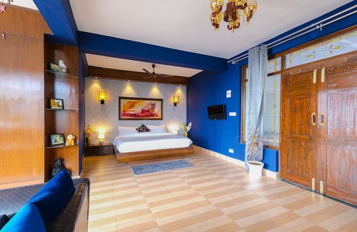 The Mall Road Apartment | The Junglee Bakri