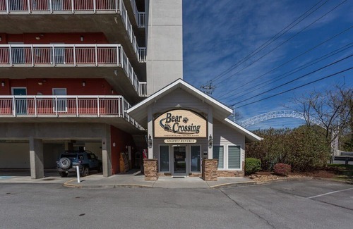 Pigeon Forge Cabin | Riverfront Condo Pigeon Forge/Mt. LeConte Views