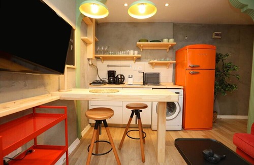 Cihangir Apartment | Charming Flat Close to Transit Hub in Central