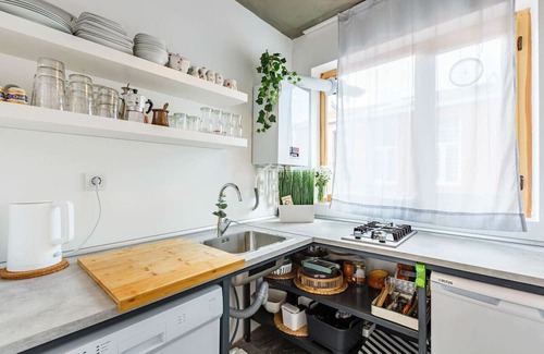 Istanbul City Center Apartment | Stylish Flat w Patio Near Red Church in Fatih