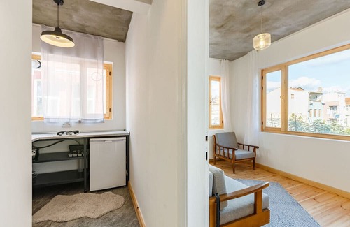 Istanbul City Center Apartment | Stylish Flat w Patio Near Red Church in Fatih