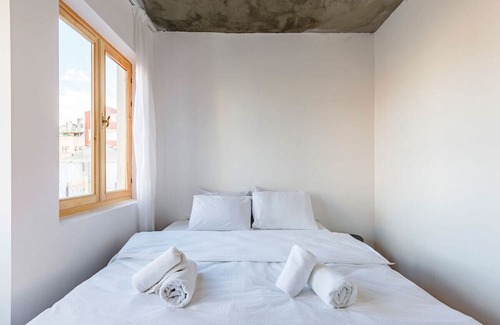 Istanbul City Center Apartment | Stylish Flat w Patio Near Red Church in Fatih