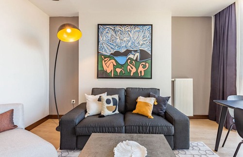 Atasehir Apartment | Charming Flat with Gorgeous City View in Atasehir
