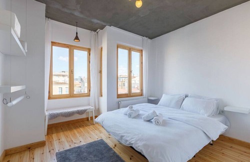 Istanbul City Center Apartment | Cozy Flat w Terrace 5 min to Red Church in Fatih
