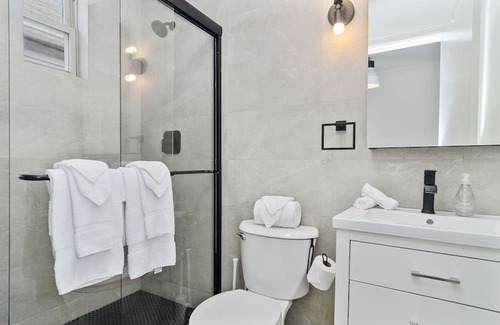 Pilsen Apartment | Soothing on Shelby - You Will Love This Cozy Apartment in the Heart of Pilsen by RedAwning