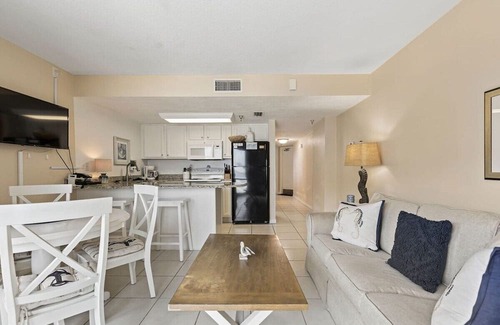 Daytona Beach Shores Condo | Seahorse Suite 907 at Sunglow Resort