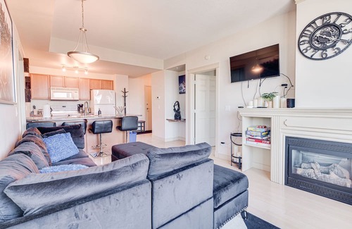 North Central Edmonton Apartment | 2Bed2Bath 11th Floor Suite in Heart of Downtown