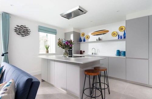 Newquay City Centre Apartment | 1 Cliff Edge - a studio that sleeps 3 guests in 1 bedroom