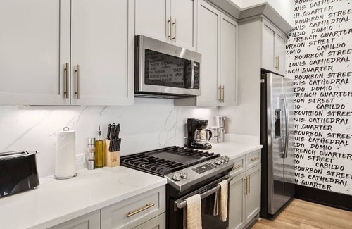 Central Business District House | Roami at The Brandywine |Rooftop Pool |4 Bed Combo