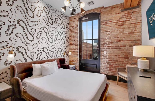Central Business District House | Roami at The Brandywine |Rooftop Pool |4 Bed Combo