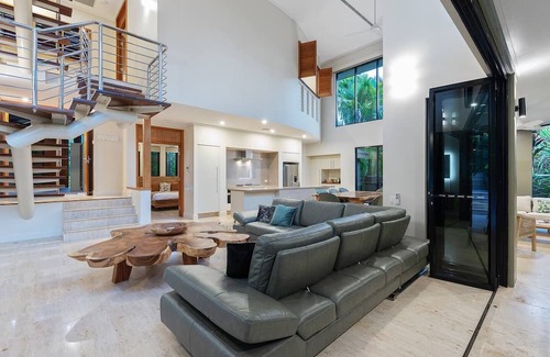 Port Douglas Villa | Flagstaff Pavillion A Lush Subtropical Paradise