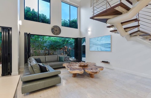 Port Douglas Villa | Flagstaff Pavillion A Lush Subtropical Paradise