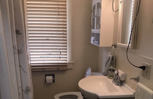 Harrisburg - Hershey House | Quaint,furnished, 2 bedroom house, courtyard,1 block to Scenic Susquehanna River