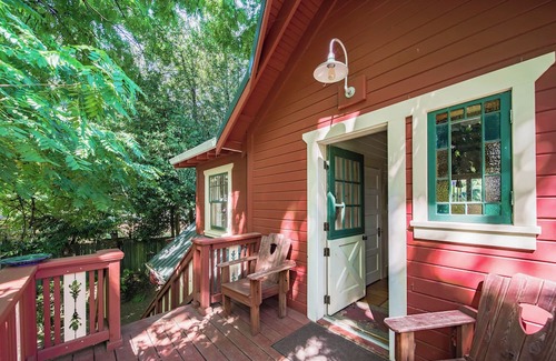 Woodstock House | Make you vacation special in our restored carriage house loft