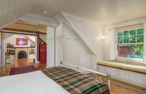 Woodstock House | Make you vacation special in our restored carriage house loft