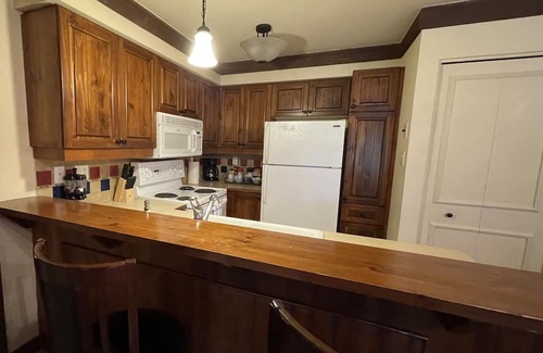 Mont-Tremblant Condo | Lovely on the mountain 1-bedroom with fireplace.