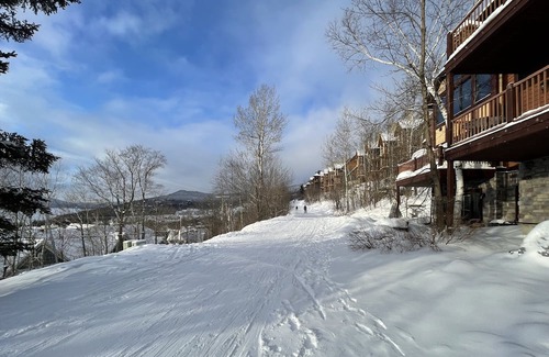 Mont-Tremblant Condo | Lovely on the mountain 1-bedroom with fireplace.