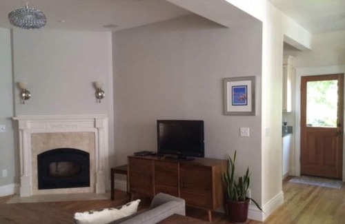 Mapleton Hill House | Remodeled Home In Historic Boulder. Live on Mapleton Hill - Stroll to Pearl St!