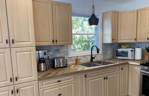 Scugog Cottage | Big Red Cottage with amazing lakeviews!