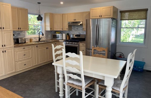 Scugog Cottage | Big Red Cottage with amazing lakeviews!