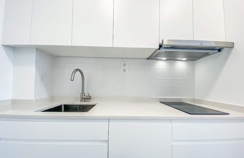 Carihuela Apartment | Wifi, Terraza, Piscina y Acceso Privado a la Playa
