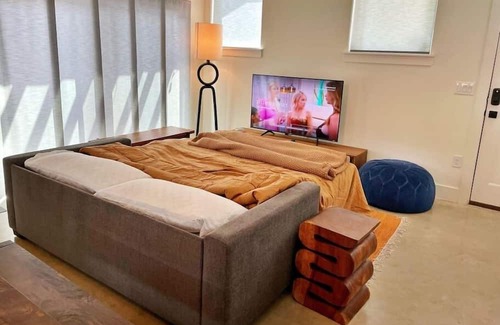 Govalle House | Cute Home in Trendy East Austin with Private Yard