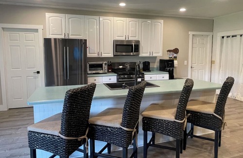Spring City House | Laid back lake house with huge yard and fire pit. Family/Fisherman paradise!