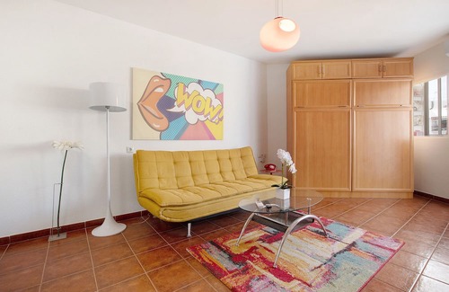 Torremolinos City Centre Apartment | Studio Apartment "Lahola" with Private Terrace & Wi-Fi