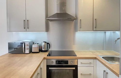 Fortune Green Apartment | Stylish & Modern 1BD Flat, West Hampstead
