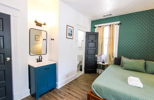 Downtown St. Petersburg Apartment | Dazzling Christmas Lights - Downtown Promo!