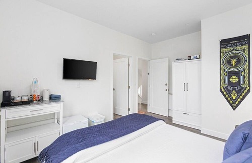 Capitol Hill Apartment | The Seattle Kraken Sweet Suite
