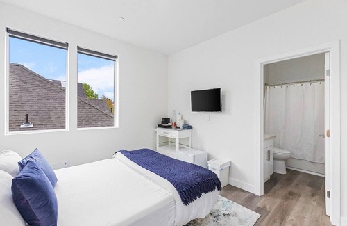 Capitol Hill Apartment | The Seattle Kraken Sweet Suite