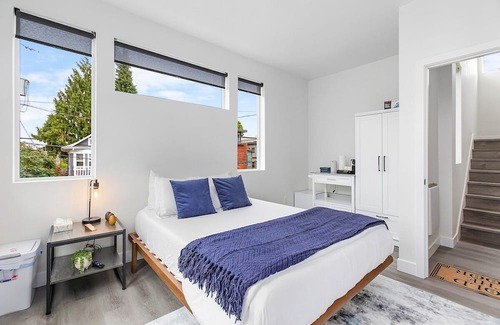 Capitol Hill Apartment | Dragonstone Sweet Suite
