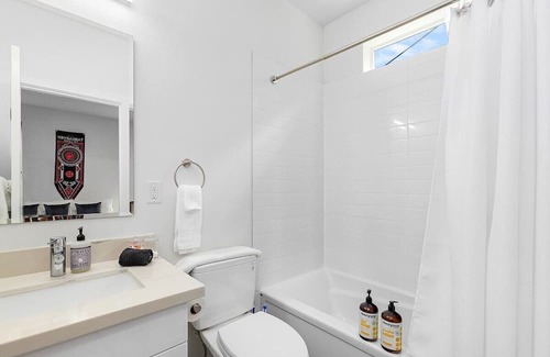 Capitol Hill Apartment | Dragonstone Sweet Suite