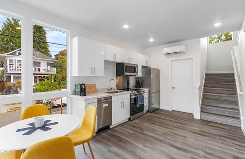 Capitol Hill Apartment | Dragonstone Sweet Suite