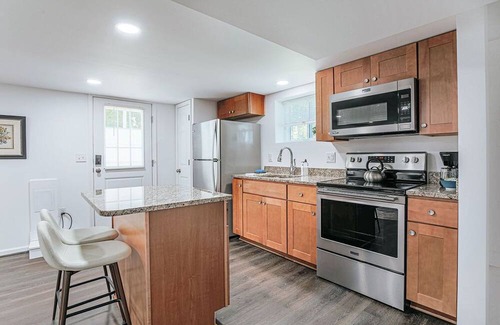 Jefferson Park Avenue Apartment | Cavalier Cocoon: Studio + Walk to uva Grounds