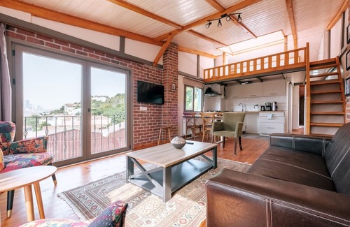 Uskudar Apartment | Stunning Sea View Loft 5 min to Park in Kuzguncuk