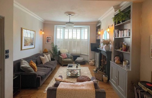 Snaresbrook House | Luxury Bohemian 3BD Family Home - Wanstead!
