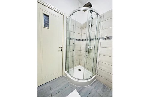 Krisztinavaros Apartment | cozy apartment with king size bed room 103