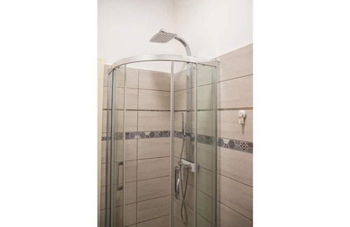 Krisztinavaros Apartment | cozy standard apartment with king size bed room 02
