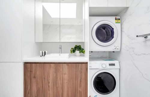 Balmain Apartment | Beautiful Balmain Abode / Balmain, NSW