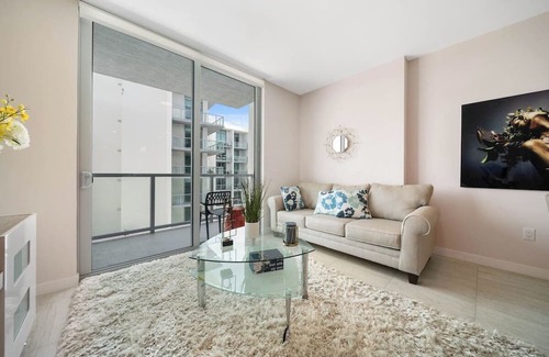 Northeast Miami Condo | New Flat DesignDistrict Parking