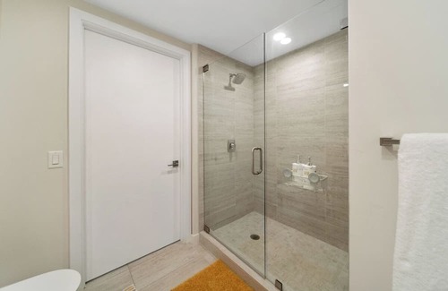 Northeast Miami Condo | New Flat DesignDistrict Parking