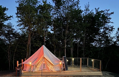 Horse Cave Apartment | 10 point landing: Mammoth Cave Glamping Sublimity