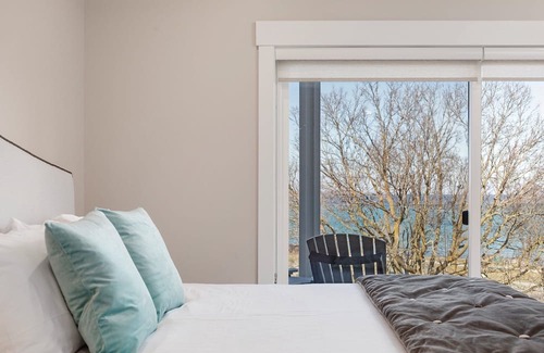 Traverse City Condo | ♛ 539 Bay St ⁀➷ Luxury Downtown 2BDR Lake View 2nd Floor Condo on West Bay ➠ 203E