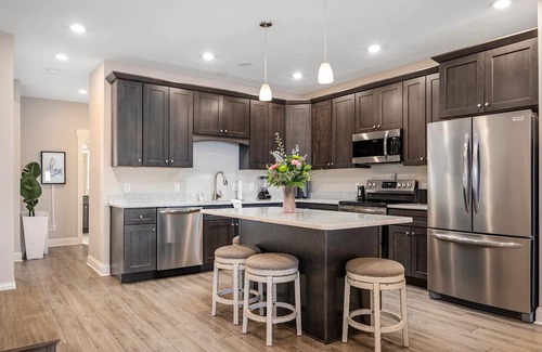 Traverse City Condo | ♛ 539 Bay St ⁀➷ Luxury Downtown 2BDR Lake View Penthouse Condo steps to Beach! ➠ 402W