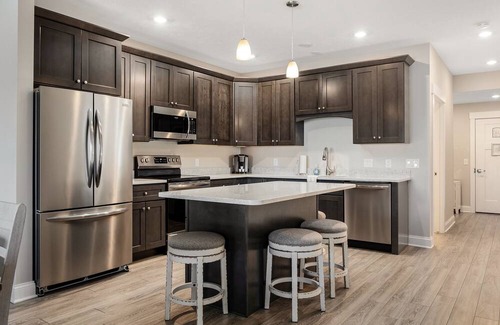 Traverse City Condo | ♛ 539 Bay St ⁀➷ Luxury Downtown 3BDR Lake View Penthouse Condo on West Bay ➠ 301W