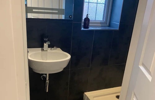 Runnymede House | Beautiful home - 5 mins Virgina Water & 20 mins Chiswick