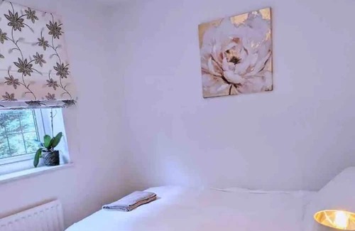 Runnymede House | Beautiful home - 5 mins Virgina Water & 20 mins Chiswick