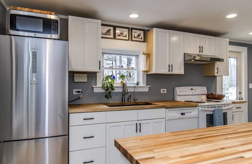 Kittery House | Bright, Open Maine Seacoast Cape Cottage - Close to Everything!